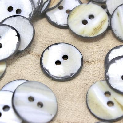 Pearly button  with black edge