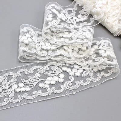 English emboirdery with flowers - white