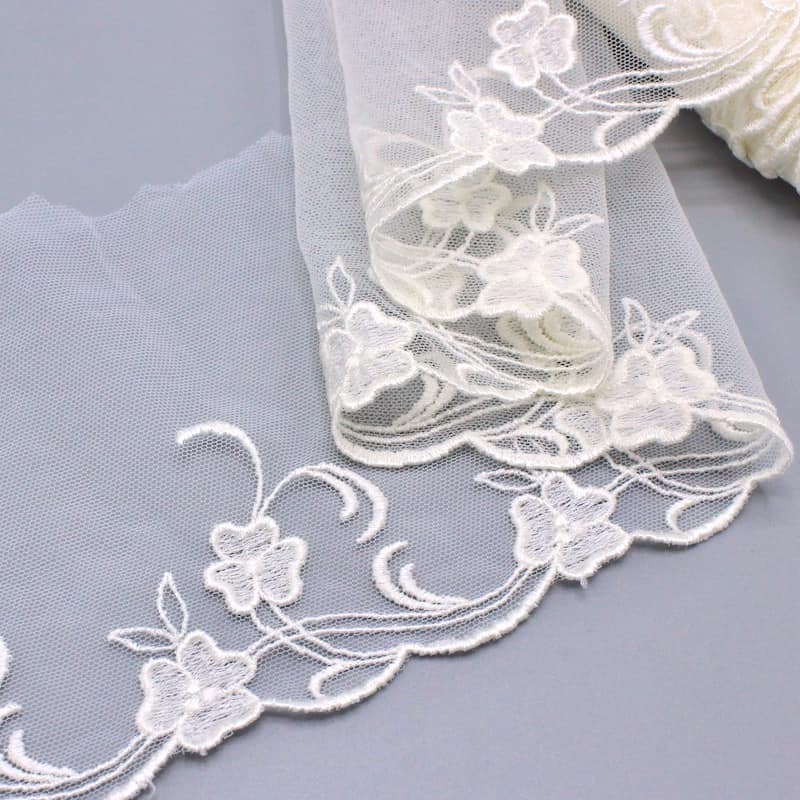 Embroidered tulle with flowers - white
