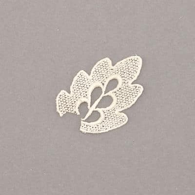 Leave flower patch - ivory