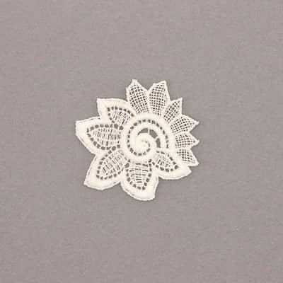 Guipure flower patch - ivory