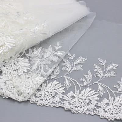 Embroidered tulle with flowers - white