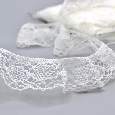 Gathered lace - white