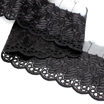 Embroidered tulle - black