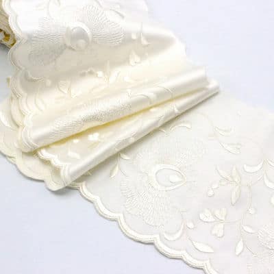 Embroidered ribbon - satined cream