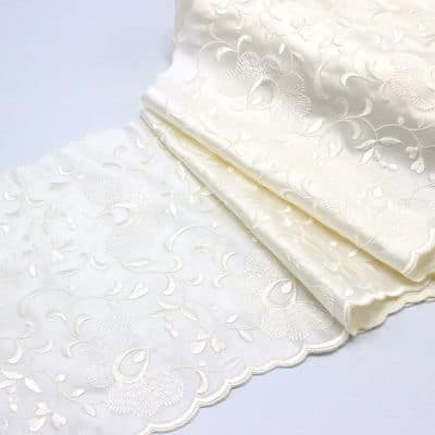 Embroidered ribbon - satined cream