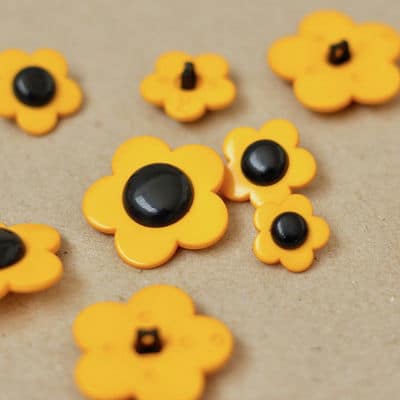Flower button - yellow and black