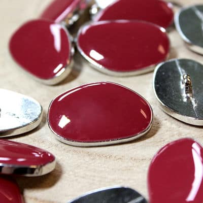 Enamelled button - berry red