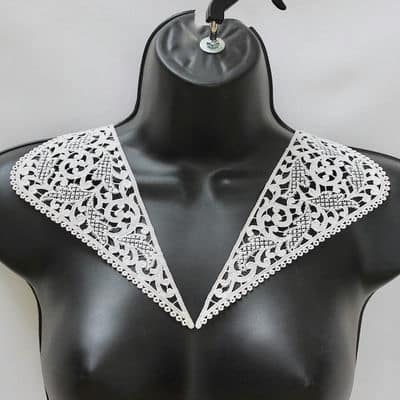 Old collar in lace - off-white