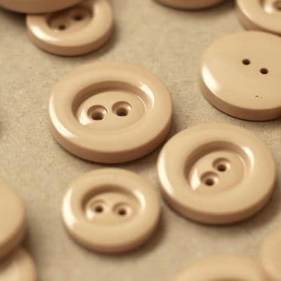Round resin button - beige