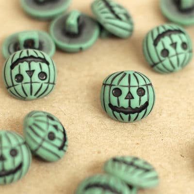 Resin button with Halloween pumpkin - green