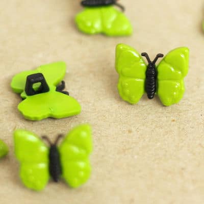 Butterfly resin button - green