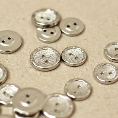 Button with metal aspect - silver 