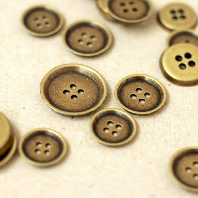 Metal button - Old gold