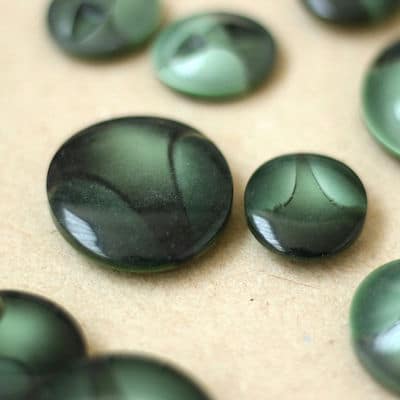 Oval fantasy button - green