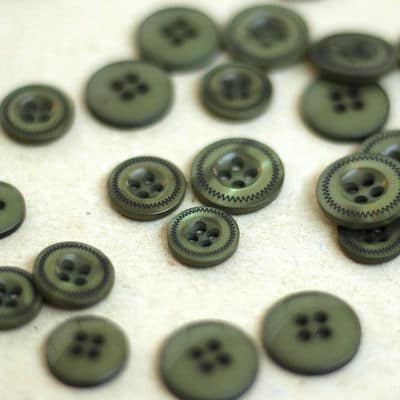 Round resin button - khaki