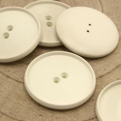 Round vintage button - off-white