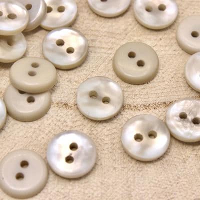 Pearly button - natural beige