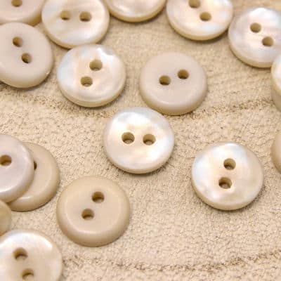 Pearly button - sand-colored