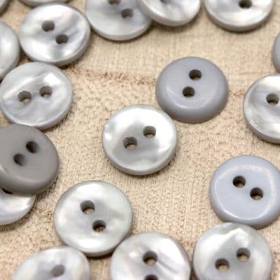 Pearly button - mid-grey