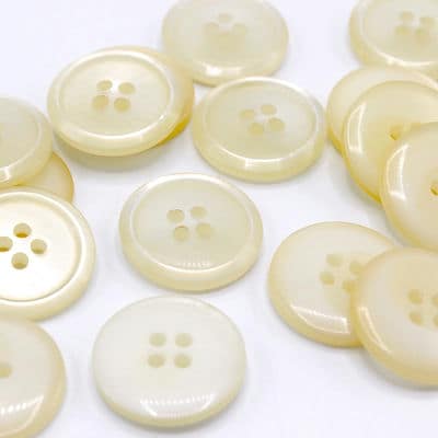 Pearly button - off-white