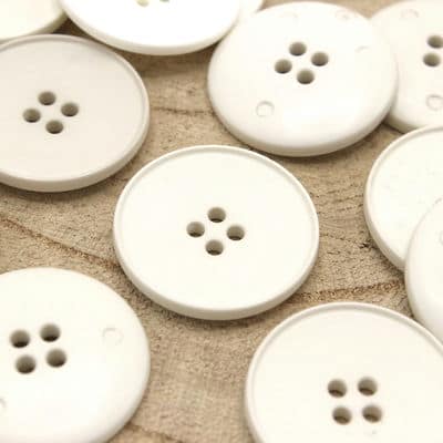 Round resin button - off-white