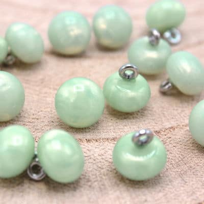 Round button - pearly mint green