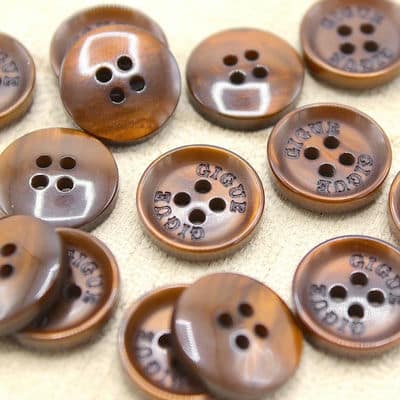 Fantasy button - tobacco brown