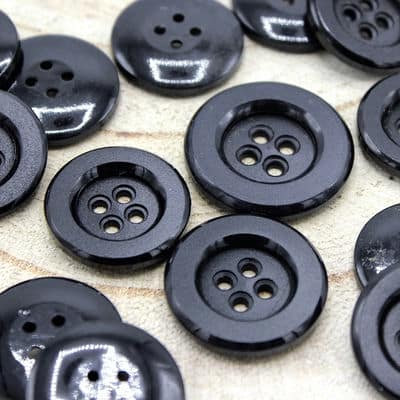 Round button with 4 holes - black 