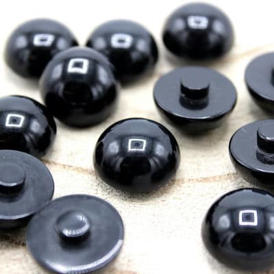 Round shank button - black