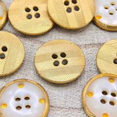 Fantasy resin button - white and golden metal 