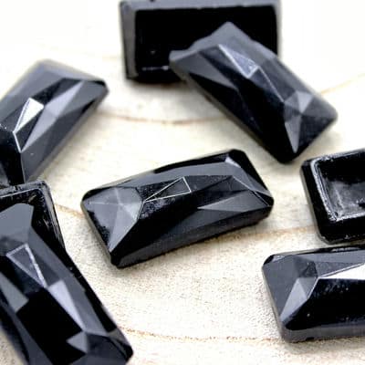 Rectangle button with facets - black