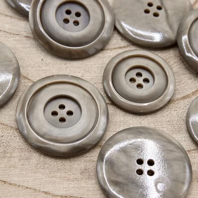 Round resin button - taupe