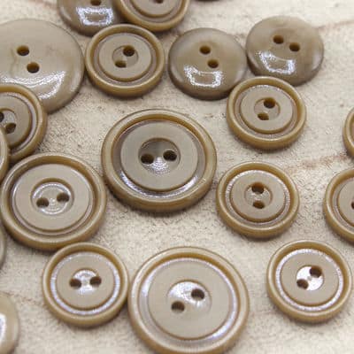 Round resin button - bister
