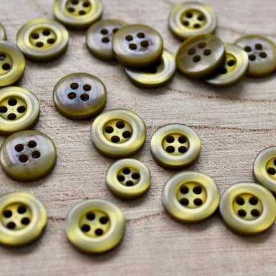 Round resin button - khaki