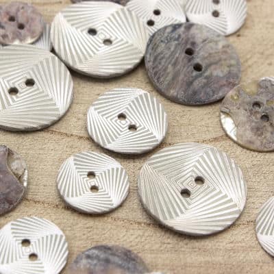 Vintage pearly button - grey and white