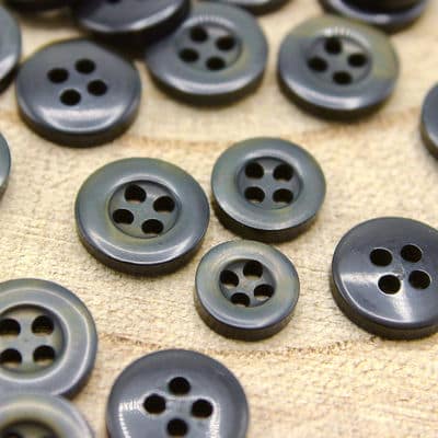 Round resin button - black