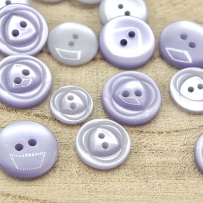 Round resin button - lilac