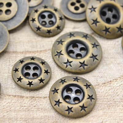 Metal button with stars