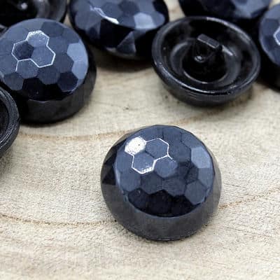 Faceted button - black