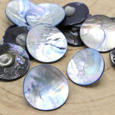 Vintage pearly button - blue 