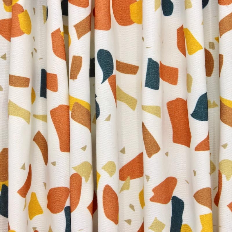 Cotton fabric with twill weave and terrazzo - chalk white / rust-colored