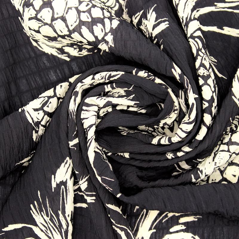 Cloqué veil with pineapples - black 