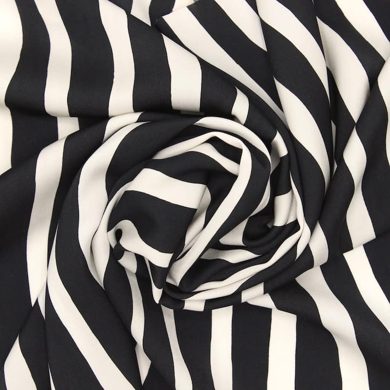 Polyester satijn met strepen - zwart en wit 