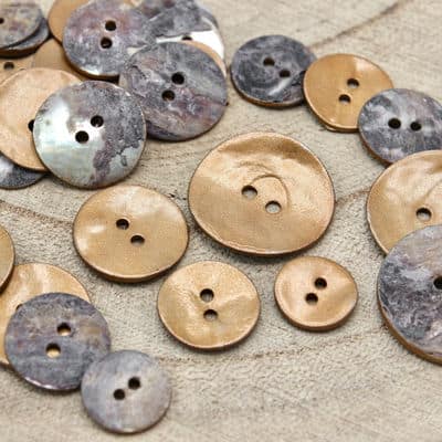 Vintage pearly button - brownish-yellow