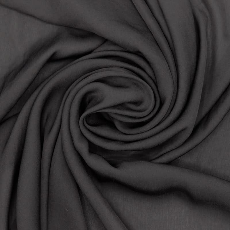 100% polyester met aspect van gewassen zijde. Kleur: leisteen