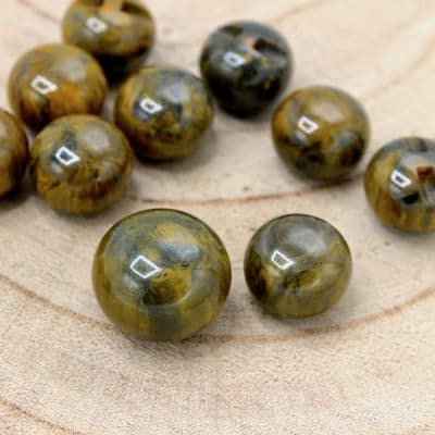 Rounded resin button - marbled green