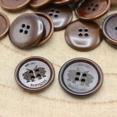 Round button with coat of arms - chestnut brown