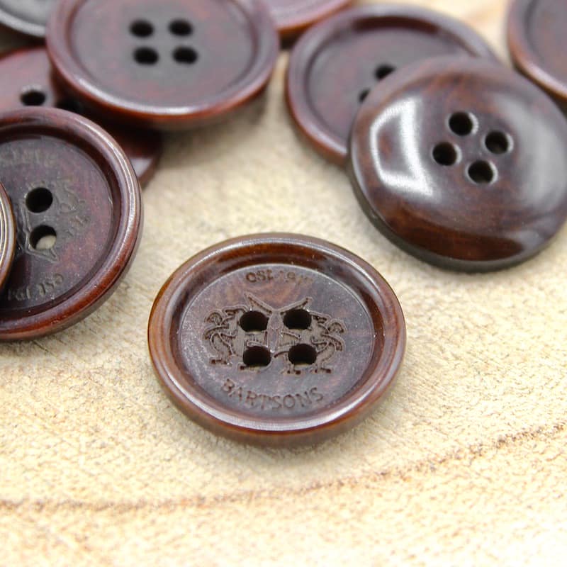 Round button with coat of arms - chestnut brown