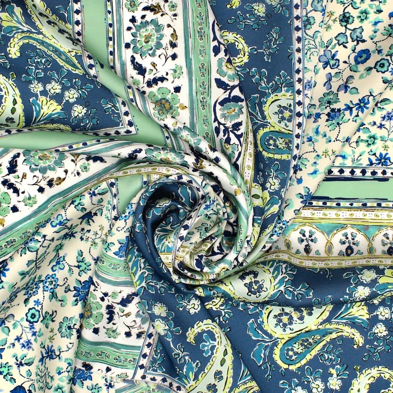 Polyester stof met bloemen - blauw / groen